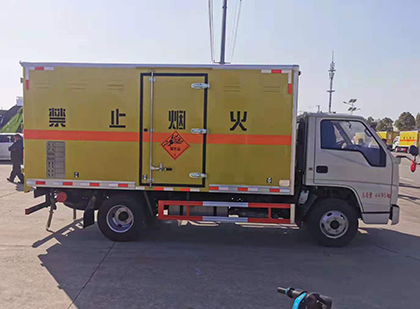 驻马店爆破器材运输车技术升级与安全合规新趋势